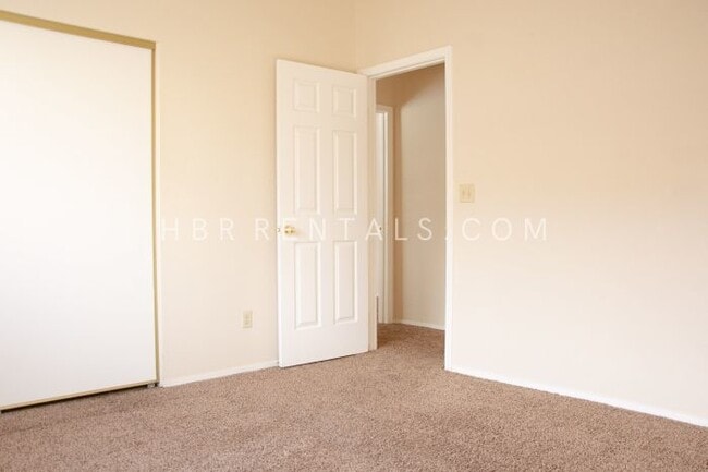 Building Photo - Charming 3-Bedroom Retreat with Cozy Fireplace in Tracy – Spacious Home with 2.5 Baths!