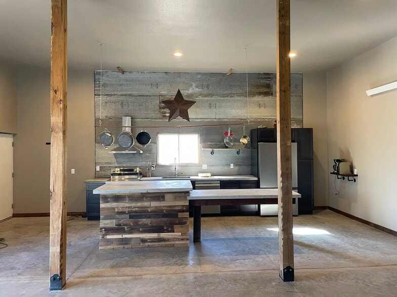 Building Photo - 10735 Nemo Rd