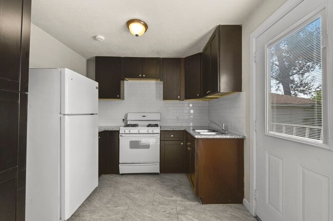 Building Photo - 1033 Cimarron St