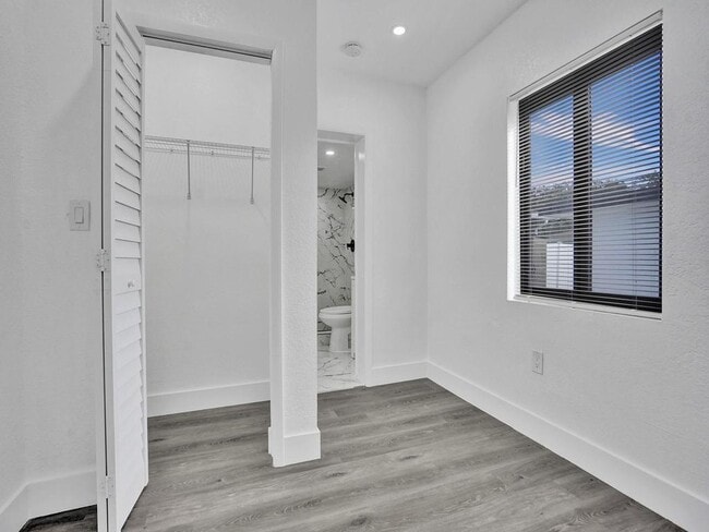 Building Photo - 940 SW 28th St