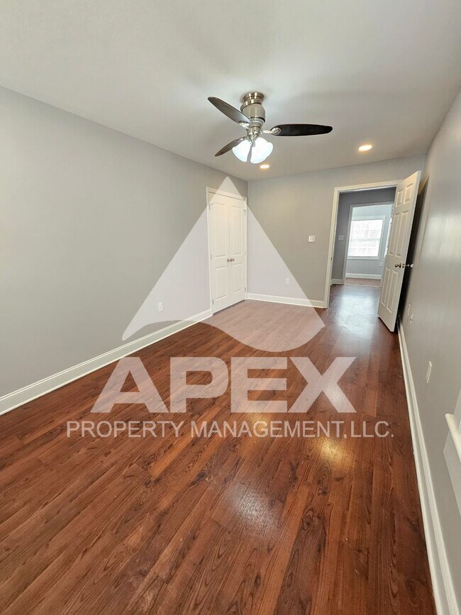 Building Photo - 3411/3413 Harvey Drive