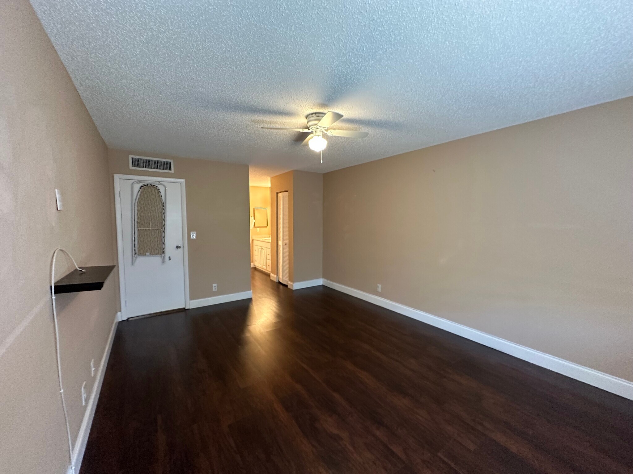 Building Photo - 4158 Inverrary Dr