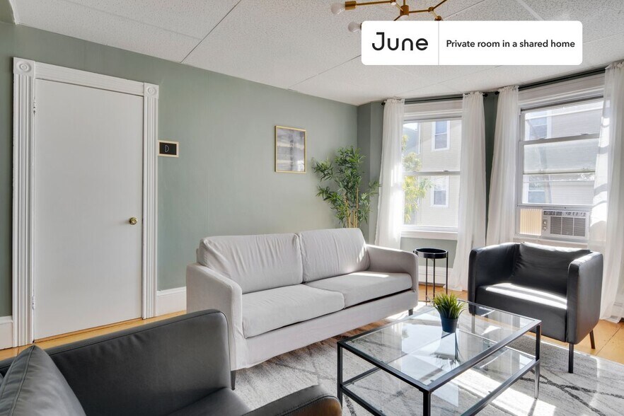 Building Photo - Room in Shared 4 bed/1 bath home