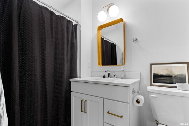 Building Photo - 824 W Moss Ave