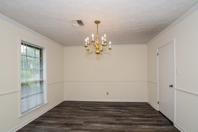 Building Photo - 623 Marlyn Dr