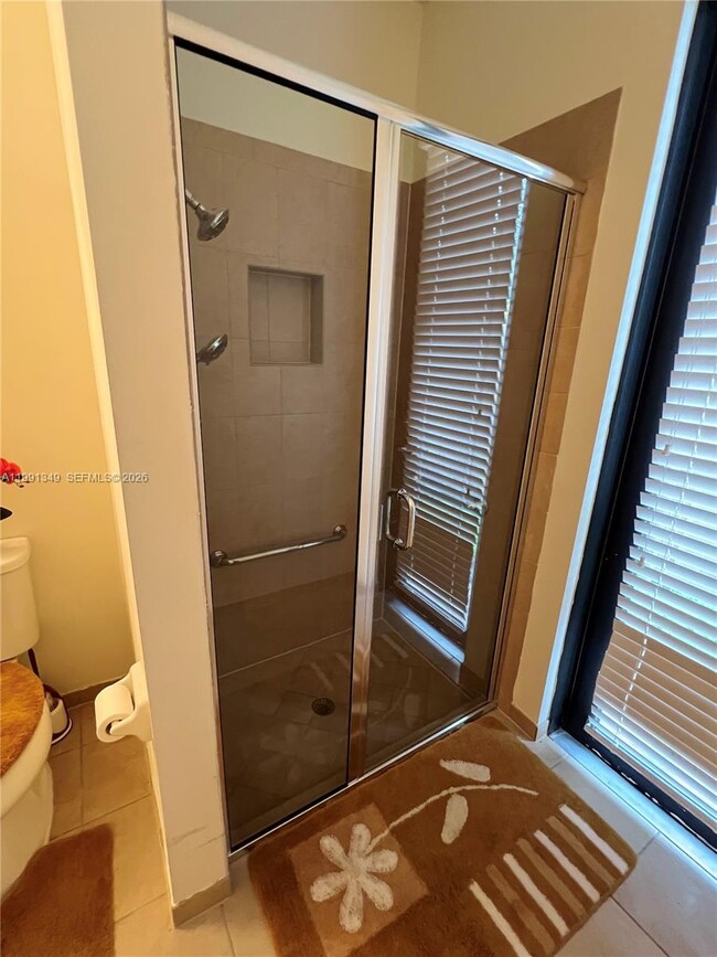 Building Photo - 422 SE 34th Terrace