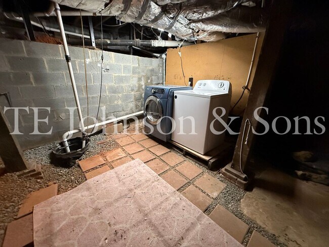 Building Photo - 817 S Hawthorne Rd