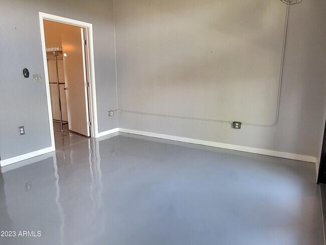 Building Photo - 914 E Osborn Rd