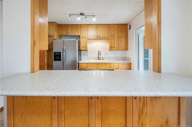 Building Photo - Beautiful Updated 3BR Unit!!