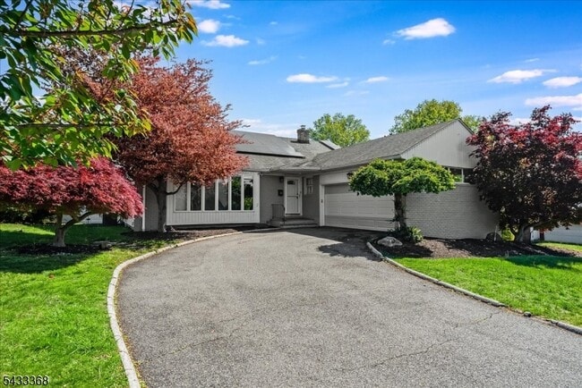 Building Photo - 32 Brantwood Pl