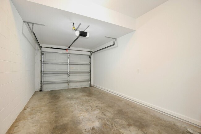 Building Photo - 6080 Twain St
