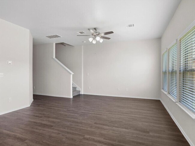 Building Photo - 25441 Carnation Ct