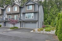 Building Photo - Spacious 4 Bedroom Townhome - Move In Spec...