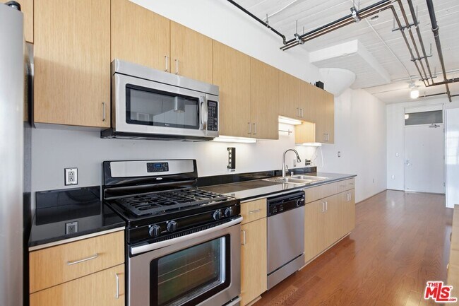Building Photo - 200 N San Fernando Rd