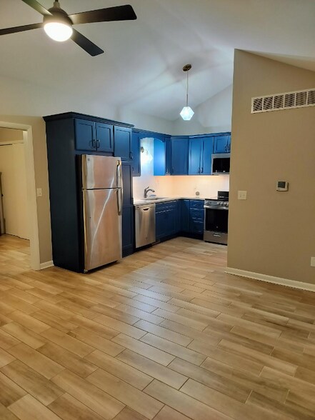 Building Photo - 3610 Chesterton Dr