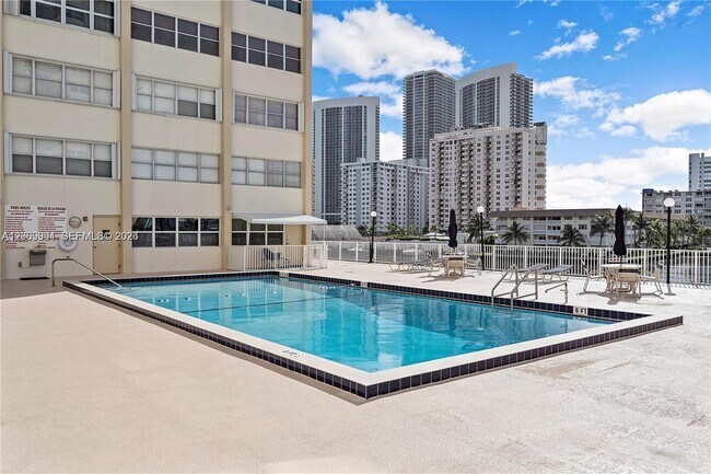 Building Photo - 111 Golden Isles Dr