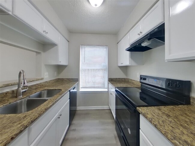 Building Photo - 1391 Tenderden Dr