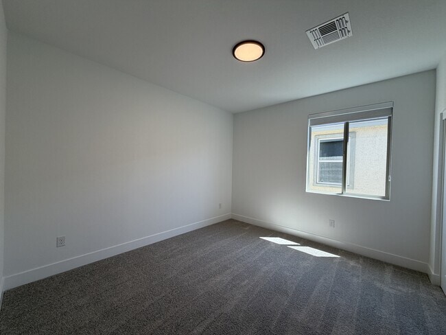 Building Photo - 10138 Daleview St
