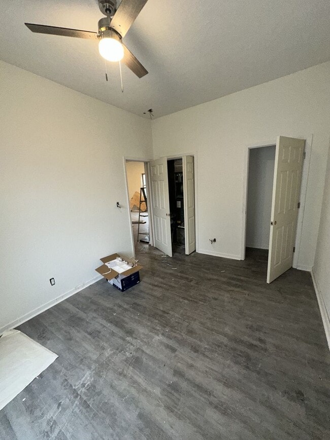 Building Photo - 3214 Peronne Ave
