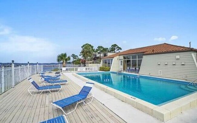 Building Photo - Expansive waterfront covered patio off this fully renovated Fort Walton Condo!