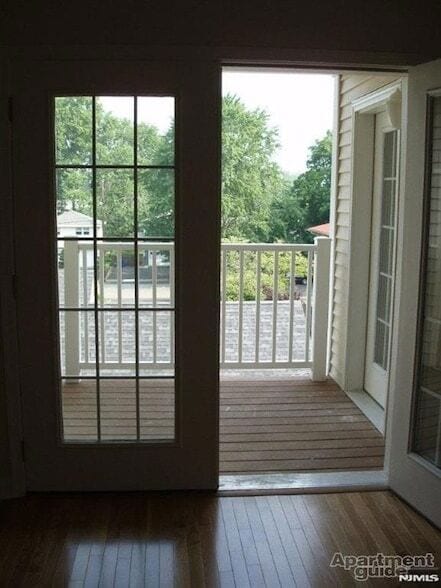 Building Photo - 10 Sampson St