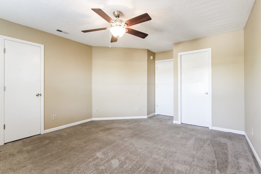 Building Photo - 10548 Glenayr Dr