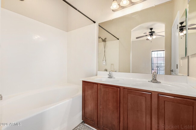 Building Photo - 3426 E Avalon Dr