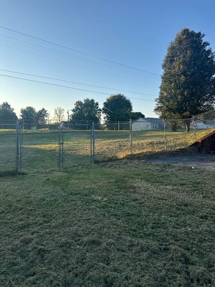 Building Photo - 227 Colonial Heights Rd