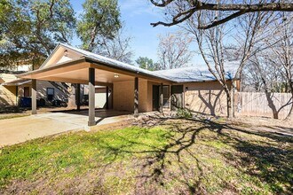 Building Photo - 1402 Waterloo Tr