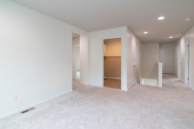 Building Photo - ***Coming Soon June 1st, 2026***Modern 4 bed 2.5 bath near the Fairways Golf Course, Amazon and F...