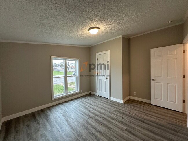 Building Photo - 798 Governor Rd