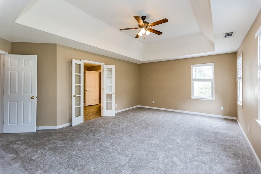 Building Photo - 815 Tynsdale Dr