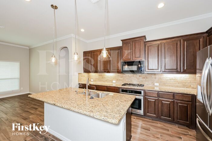 Building Photo - 3213 Charing Cross Rd