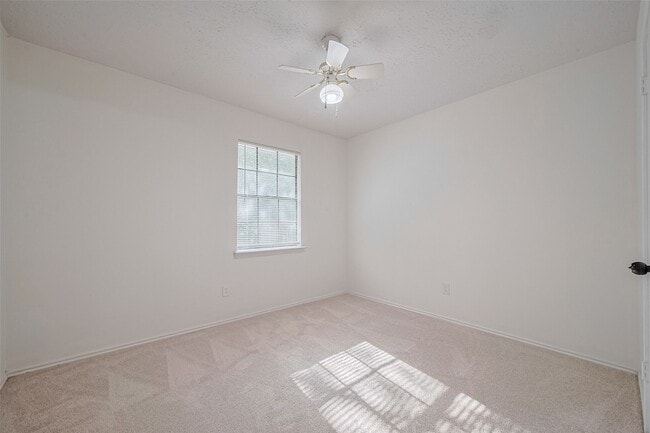 Building Photo - 2107 Creekshire Dr