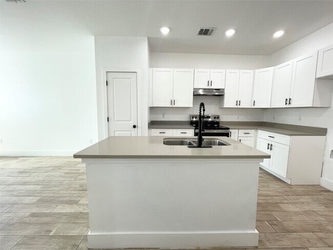 Building Photo - 5121 Southwind St