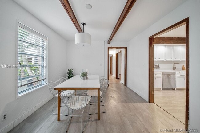 Building Photo - 320 W 55th St