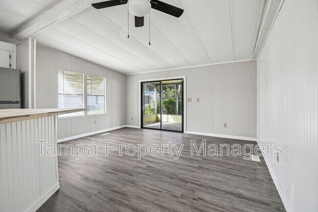 Building Photo - 201 Country Ln