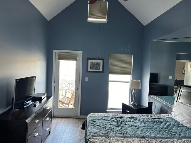 Building Photo - Shelter Cove