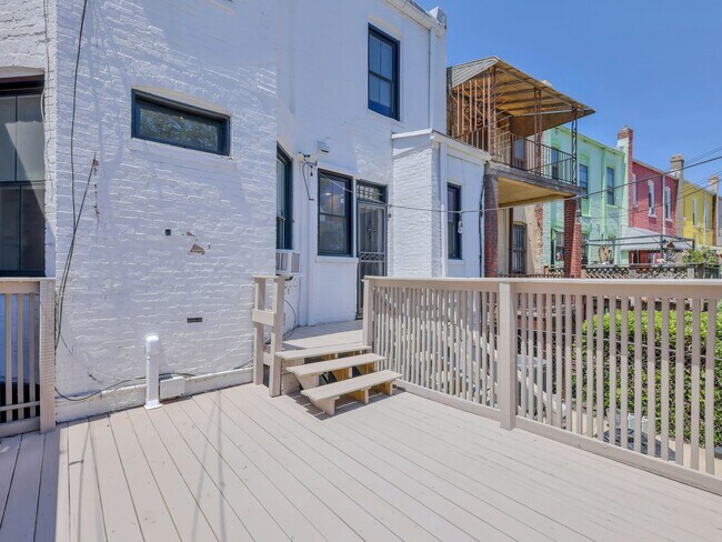 Building Photo - 2611 11th St NW