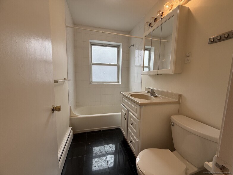 Building Photo - 38 Gardner St