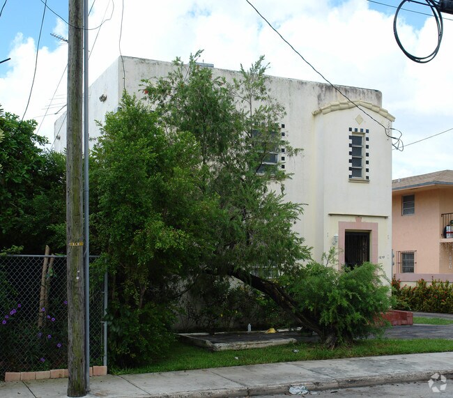 Building Photo - 1870 SW 6th St