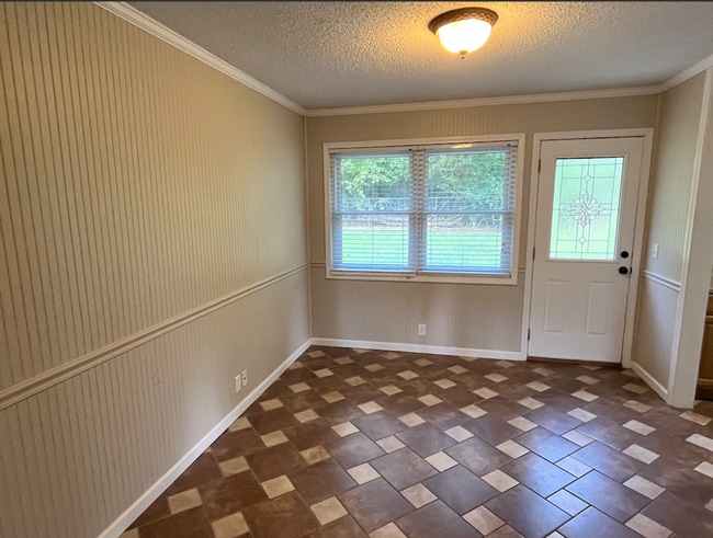 Building Photo - 3BR/2BA Home