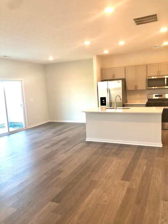 Building Photo - 6322 Marinelli Dr S