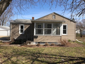 Building Photo - Check this Lovely 2-Bedroom Home!