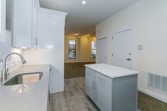 Building Photo - 2342 N Clark St