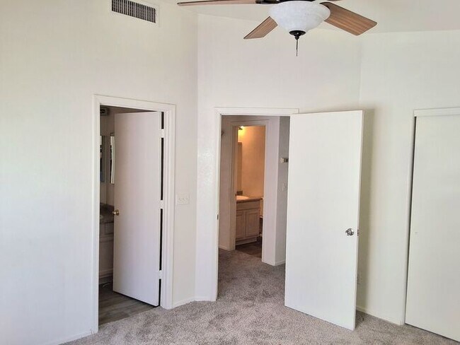 Building Photo - 7384 E Cross Ridge Pl
