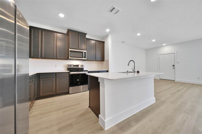 Building Photo - 11915 Carvalho Dr
