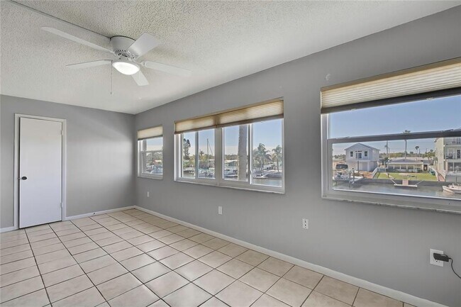 Building Photo - 4452 Garnet Dr