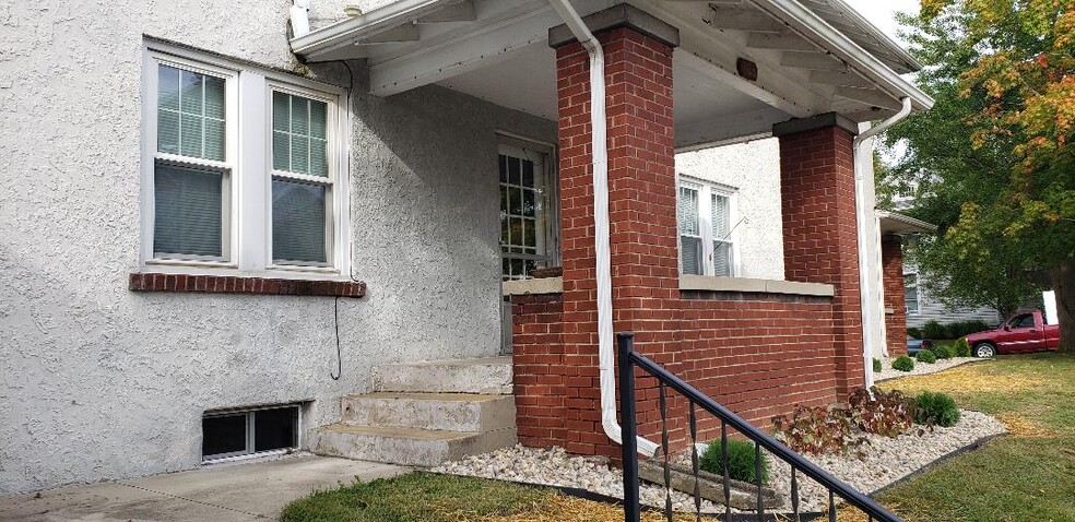 Entrance - 1128 Lincoln Ave