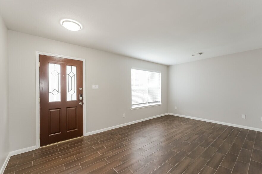 Building Photo - 16102 Dawn Marie Ln